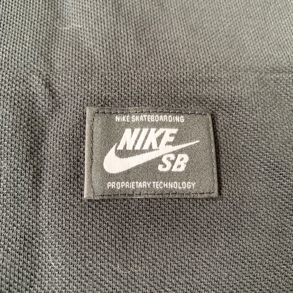 Brand New Men’s Nike SB Polo DriFit Shirt - Picture 5 of 7
